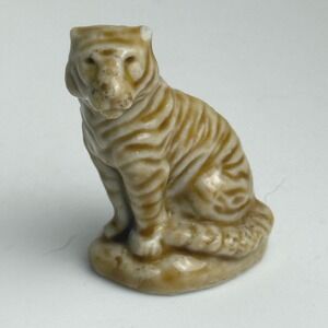 Wade Whimsies Tiger Figurine Miniature Red Rose Tea Olive Brown Series 5
